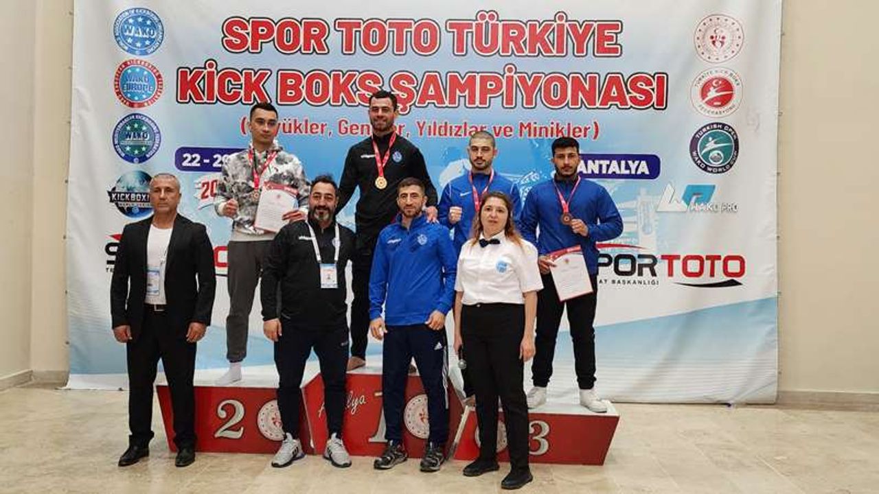 Viranşehir Kickboks Şampiyonası'na damga vurdu