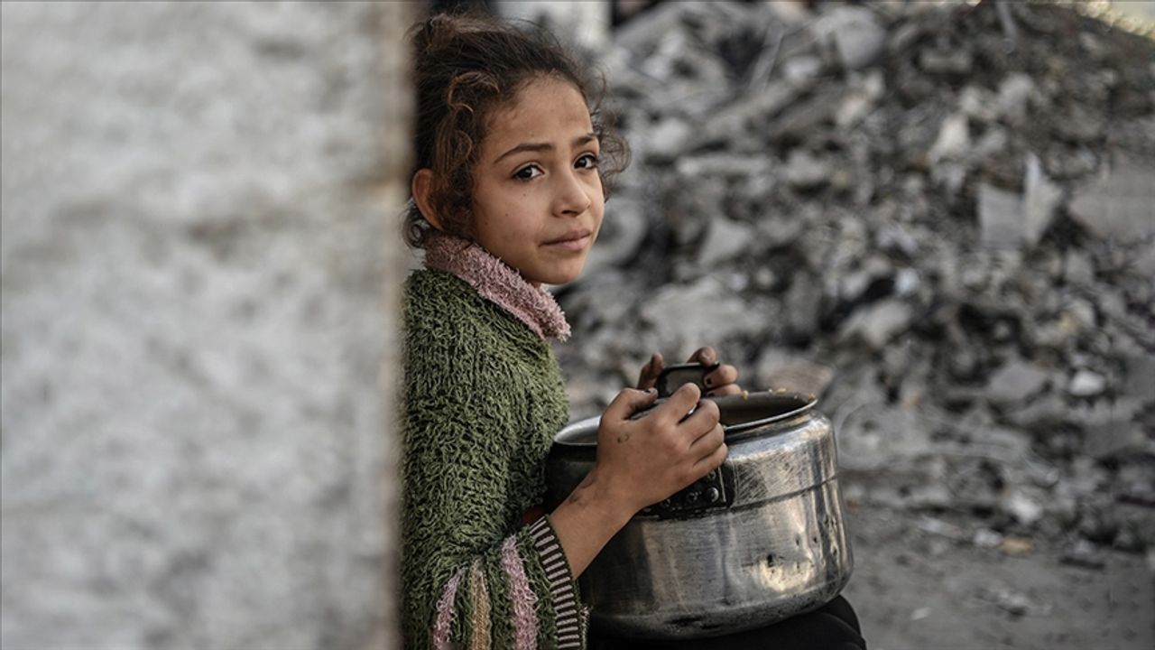 Gazze'de yaşanan açlık felaketi en fazla çocukları etkiliyor