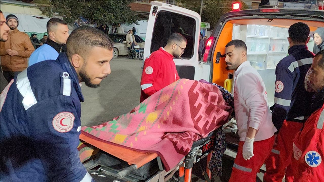 İsrail'in Gazze Şeridi'nin merkezine düzenlediği saldırıda 14 Filistinli öldü