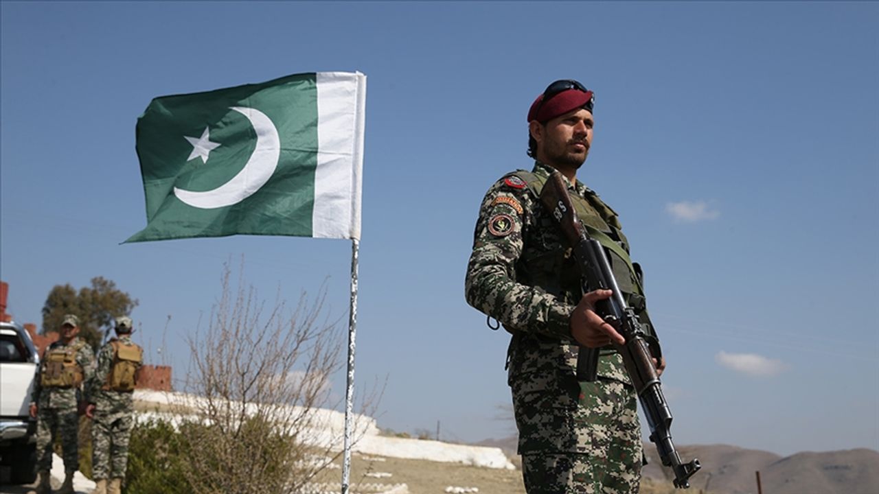 Pakistan ordusundan komşu ülkelere sert mesaj