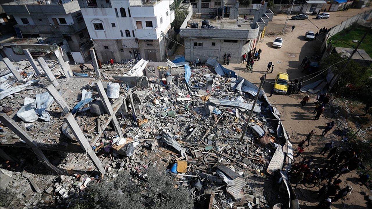 Katil İsrail, 115. gündür Gazze'de soykırıma devam ediyor