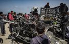 İsrail, Gazze'de insani yardım bekleyenlere saldırdı, çok sayıda kişi öldürüldü