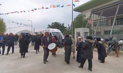 AK Parti temayülünde davulcular bahşiş topladı