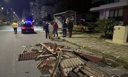 Rize'de 8 evin çatısı uçtu