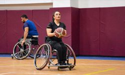 Yürüme yetisini kaybeden genç kadının hayatı basketbolla değişti