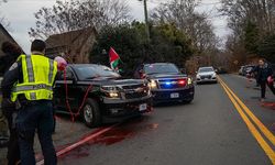 Blinken'ın aracına, Gazze'de dökülen kanı temsilen kırmızı boya atıldı