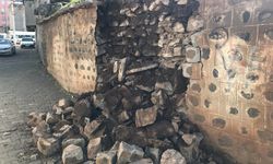 Siverek'te yağışlardan dolayı evin duvarı yıkıldı