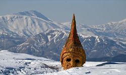 Nemrut Dağı'nın dev heykelleri kışın da ziyaretçilerini ağırlıyor