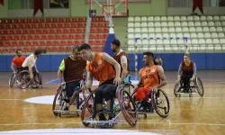 Tekerlekli sandalye basketbol takımında 32 yıldır ter döküyor