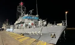 Türk mayın avlama gemileri TCG Anamur ve TCG Amasra Yunanistan'ın Pire Limanı'nda