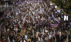 İsrailliler esir takası ve Netanyahu'nun istifası için sokaklara indi