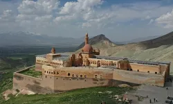 "Turizm Haftası"nda rota İshak Paşa Sarayı'na çevrildi
