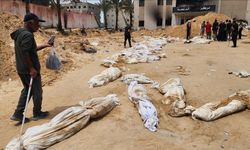 İsrail, Gazze'deki hastaneleri toplu mezarlara dönüştürdü