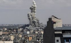 İsrail, Refah’ta 50’den fazla yeri havadan bombaladı