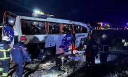 Aksaray'da yolcu otobüsü devrildi: 2 ölü, 34 yaralı