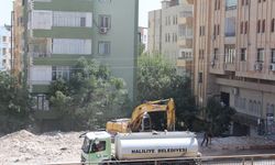 Haliliye Belediyesi'nden kontrollü yıkılan binanın çevresinde temizlik