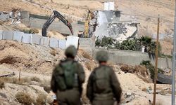 İsrail ordusu, Filistinlilere ait iki evi yıktı