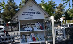 Siverek'te parklara mini kitaplık kuruldu