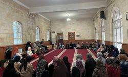 Dergâh Camii'nde öğrencilerin sabah namazı buluşması