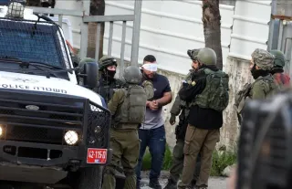İsrail, Batı Şeria'da 50 Filistinliyi gözaltına aldı