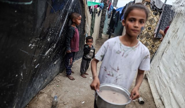 Gazze'de birçok aile "yemeksiz sofralarda" iftarını açıyor