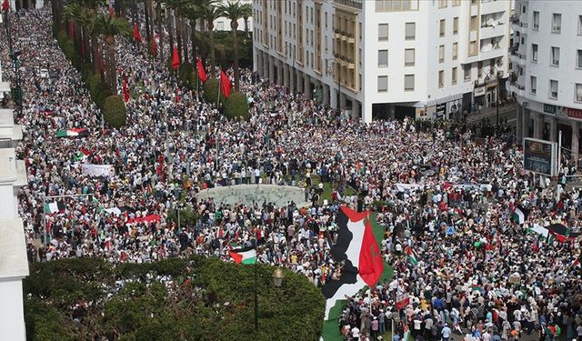 Fas'ta yüzlerce kişi Gazze için gösteri düzenledi