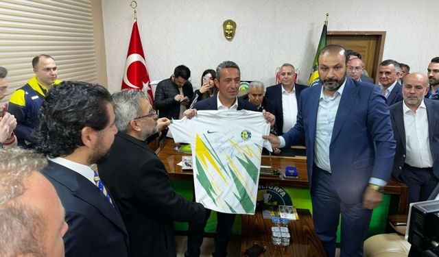 Ali Koç’a 63 numaralı Şanlıurfaspor forması hediye edildi