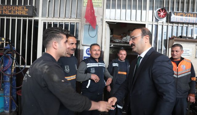 Başkanvekili Aksoy, Belediye personeli ile bayramlaştı