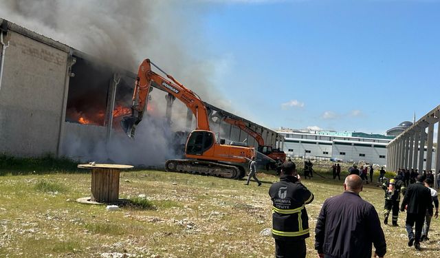Şanlıurfa'da Tekstil Fabrikasında Yangın Çıktı