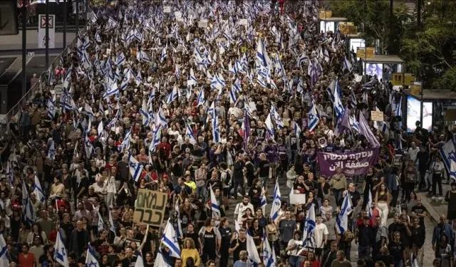 İsrailliler esir takası ve Netanyahu'nun istifası için sokaklara indi
