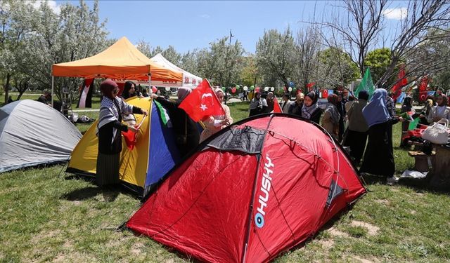 Öğrenciler Gazze'ye destek için çadır nöbetine başladı