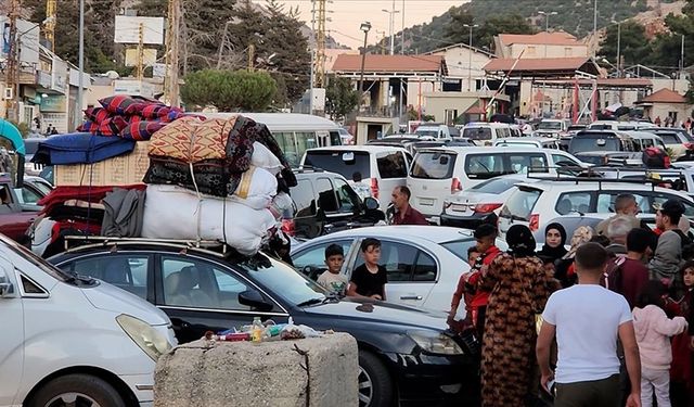 Lübnan'dan kaçan binlerce kişi, Suriye'de Esed rejiminin boşalttığı şehirlere geliyor