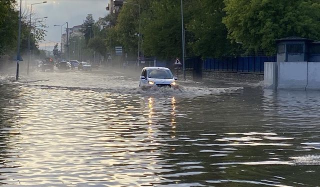 Diyarbakır'da sağanak ve dolu etkili oldu