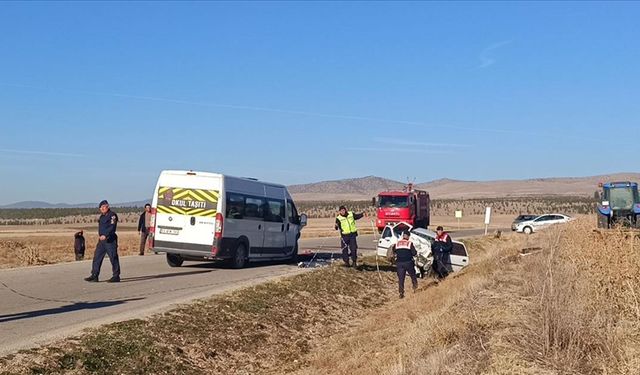 Afyonkarahisar'da okul servisi ile minibüs çarpıştı: 3 Ölü!