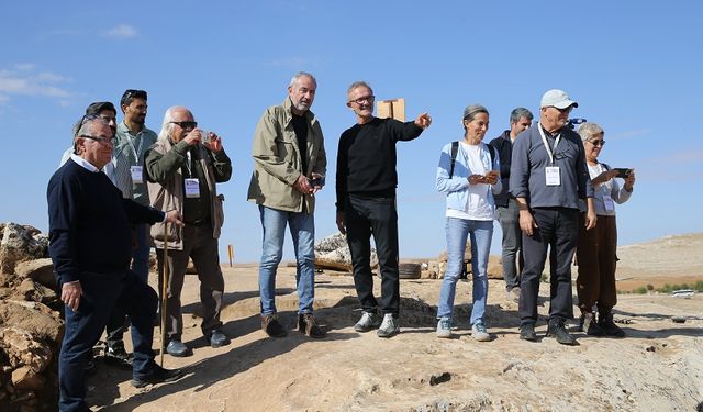 İnsanlık tarihine ışık tutan Karahantepe, yabancı profesörleri büyüledi