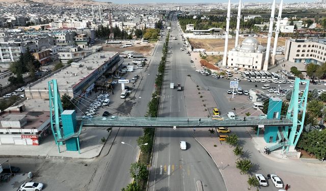 Büyükşehir, asansörlü üstgeçidi tamamladı