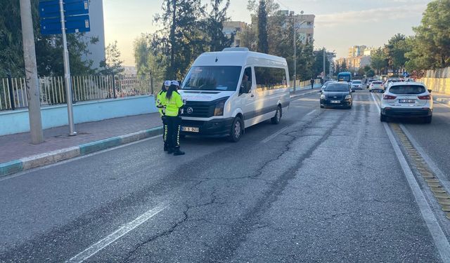 Trafik Ekiplerinden okul servislerine denetim