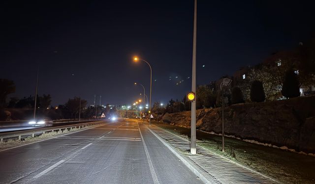 Urfa yollarında güneş enerjili flaşör ve sürücü uyarı lambaları