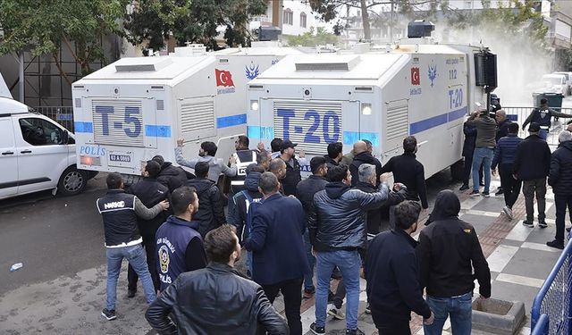 Halfeti Belediyesi önündeki protestoda 8 gözaltı