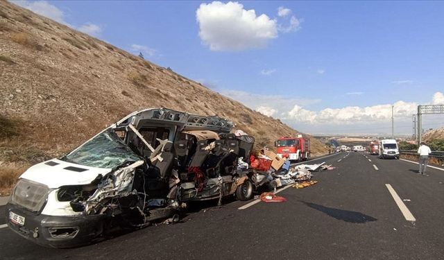 Birecik - Nizip yolunda kaza: 5 Kişi öldü
