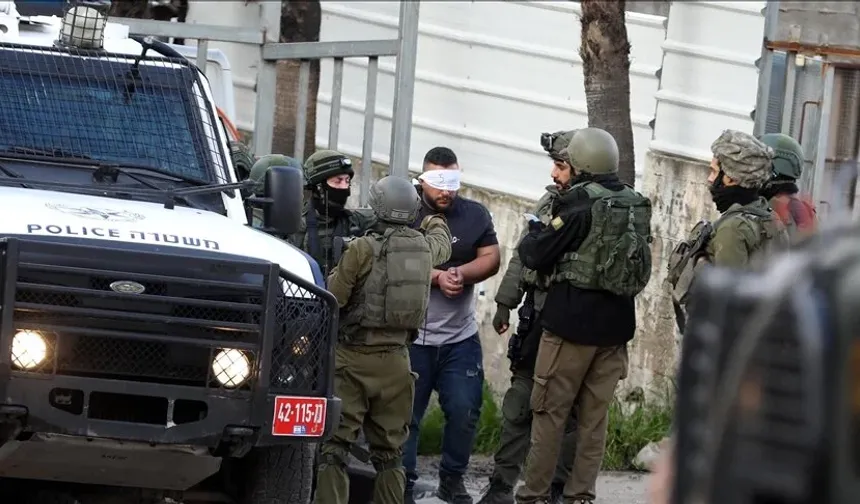 İsrail, Batı Şeria'da 50 Filistinliyi gözaltına aldı