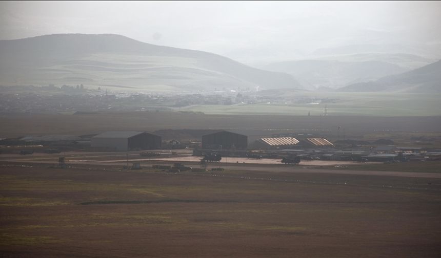 İran destekli gruplar Deyrezor'da ABD üssüne roket fırlattı