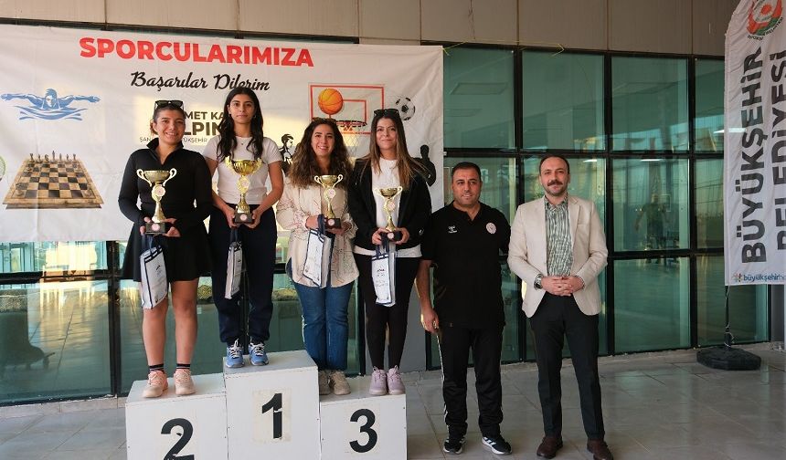 Cumhuriyet Bayramı Tenis Turnuvasında Şampiyonlar Belli Oldu