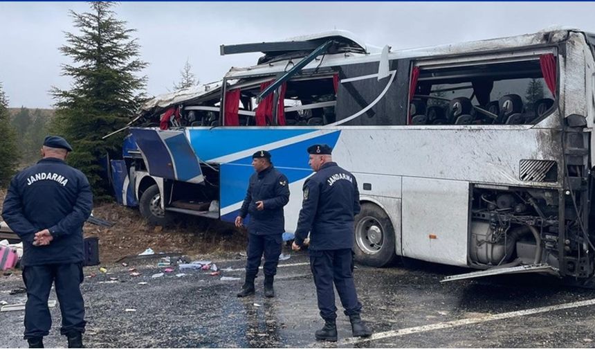 Eskişehir'de yolcu otobüsü devrildi: 1 Ölü, 41 yaralı!