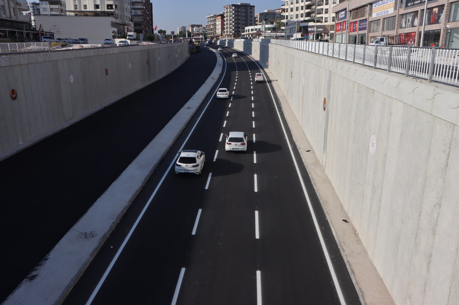 Balikayaği Bulvarinda Tek Yön Trafi̇ğe Açildi (6)